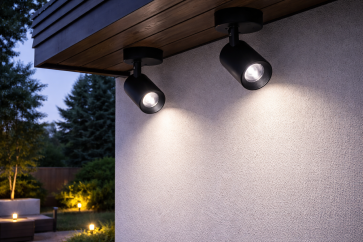 Najboljši zunanji LED reflektor s senzorjem – top izbor